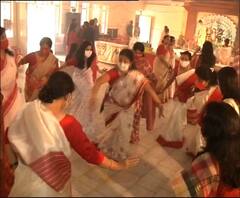 মিষ্টি, ফুল ছাড়াই দশমীতে উমাবরণ নয়ডার বলাকা দুর্গোৎসব কমিটির মণ্ডপে