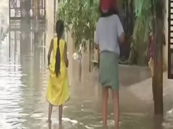 Hyderabad: Horrifying visuals of floods & heavy rainfall | Master Stroke 