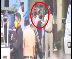 Anurag Kashyap | दिग्दर्शक अनुराग कश्यप वर्सोवा पोलिस स्टेशनमध्ये दाखल