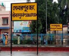 সোনারপুরে ট্রেন লক্ষ্য করে একের পর এক পাথর, 'ফাটল মাথা', রেলকর্মীদের জন্য স্পেশাল ট্রেনে সওয়ারি সাধারণ যাত্রী! চেকিং হতেই তুলকালাম