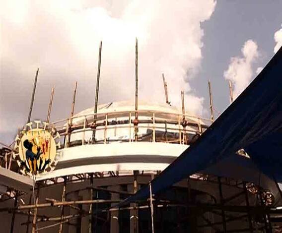 শারদ আনন্দ ২০২০: গ্রামবাংলার ঠাকুর দালানের আদলে তৈরি হচ্ছে বেহালা ক্লাবের মণ্ডপ