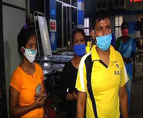 এক ডজন গল্প: নেশার প্রতিবাদ করায় আক্রান্ত, মৃত্যু প্রতিবাদীর বাবার