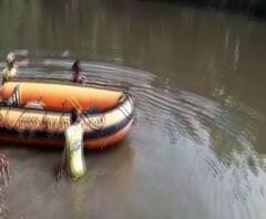 এক ঝলকে: জলপাইগুড়িতে জলে তলিয়ে গেল কিশোর চলছে উদ্ধারকাজ সঙ্গে অন্য খবর 