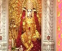 Pune | पुण्यातील महालक्ष्मी देवीचरणी भाविकाकडून 16 किलो वजनाची साडी अर्पण