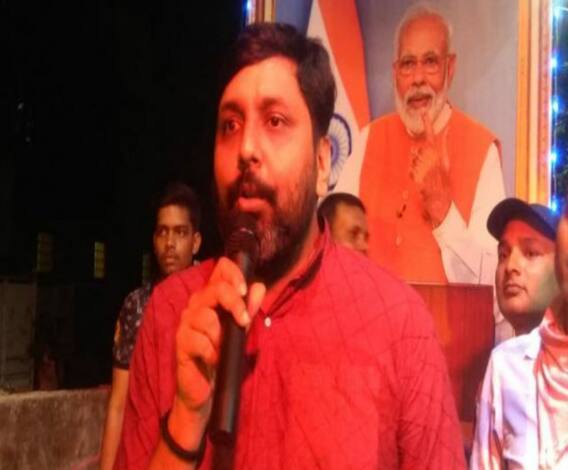 আজ বাংলায়: কড়া পুলিশি পাহারায় স্থানীয় শ্মশানে নিয়ে যাওয়া হচ্ছে মণীশ শুক্লর দেহ 