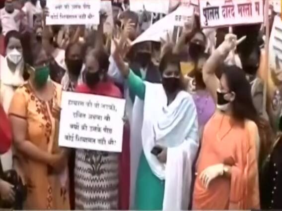 Hathras Case : क्या है हाथरस में पुलिस का इंतज़ाम? कैसे पुलिस ने कर रखr है घेराबंदी?