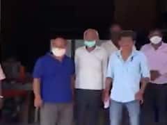 અરવલ્લીઃ મોડાસામાં સર્વર ખોરવાતા ખેડૂતોમાં રોષ, મગફળીની નોંધણી માટે ખેડૂતોની લાંબી લાઇનો