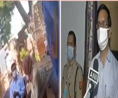 Hathras के DM Praveen Kumar ने पहले दी धमकी, अब दे रहे सफाई| ABPGanga