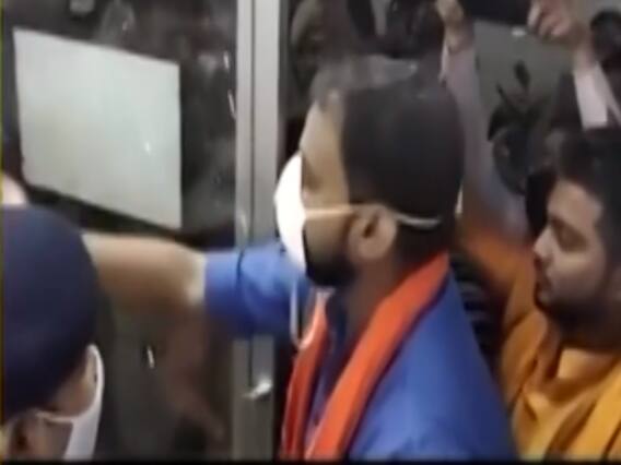 UP के Pratapgarh में जब BJP नेता का कटा चालान, तो दिखाने लगे पुलिस वाले पर धौंस 