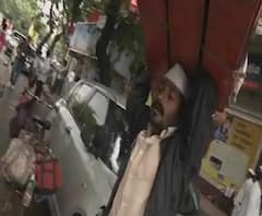 Mumbai Local | Mumbai Dabbawala | डेबेवाल्यांना लोकल प्रवासाला परवानगी, मात्र क्यूआर कोड नाही