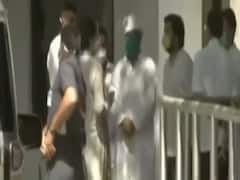 Cong workers gather at DND flyover ahead of Rahul & Priyanka's Hathras visit