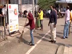 Mumbai: बिना मास्क पकड़े जाने पे लगानी पड़ सकती है सड़कों पे झाड़ू, BMC की नई मुहिम