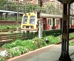 Mumbai Local update | मुुंबईत लोकल सर्वांसाठी सुरु करा, राज्य सरकारची रेल्वेला विनंती