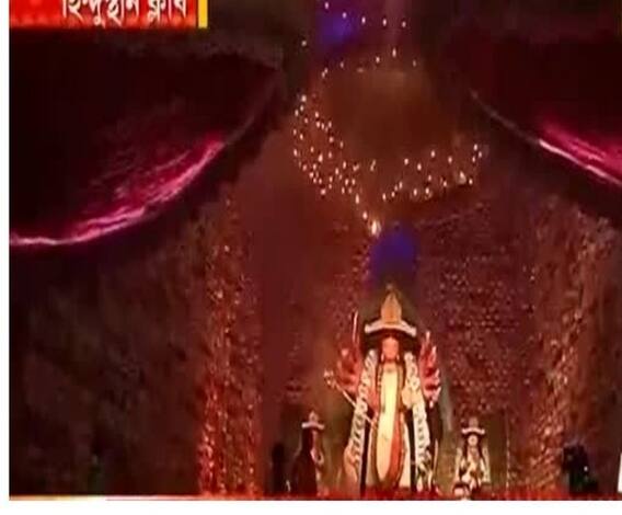 ৭টায় বাংলা: নিউ নর্মালে করোনা বিধি মেনে চলছে ঠাকুর দেখা, সুরুচি সংঘে উধাও চেনা ভিড় 