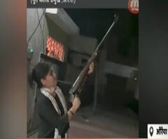 औरैया- पूर्व ब्लॉक प्रमुख का वीडियो वायरल,हर्ष फायरिंग करते हुए वीडियो हुआ वायरल | ABP GANGA 