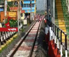 ‘স্পেশাল ট্রেনে উঠতে দিন, না হলে লোকাল ট্রেন চালু করুন’, হুগলির একাধিক জায়গায় বিক্ষোভের পর আরও কড়া রেল কর্তৃপক্ষ 