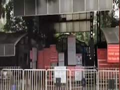 Maharashtra: Covid can attack temples & not malls? | Debate With Rubika Liyaquat 