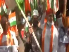 J&K : Mehbooba Mufti के खिलाफ कश्मीर की आम जनता का प्रदर्शन...'तिरंगे का अपमान नहीं सहेंगे' 