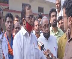 बलिया के दुर्जनपुर गांव में पीड़ित परिवार से मिले कांग्रेस नेता। Ballia Firing 