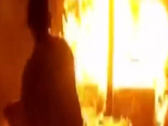 WB : Cylinder Blast की वजह से लगी Tea Shop में आग | Namaste Bharat