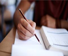 করোনা আবহে আজ থেকে শুরু কলেজ বিশ্ববিদ্যালয়ের চূড়ান্ত বর্ষের পরীক্ষা, বাড়িতে বসেই ওপেন বুক টেস্ট!