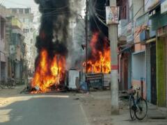 गोलीकांड से सुलग रहा मुंगेर, आज सुबह लोगों ने की तोड़फोड़ और आगजनी | Bihar Election | ABP Special