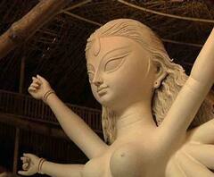 শারদ আনন্দ ২০২০: আমার পুজো | চোরবাগান সর্বজনীনের এবারের থিম ‘আগামী’, ঘুরে দেখলেন অভিনেত্রী ইশা সাহা