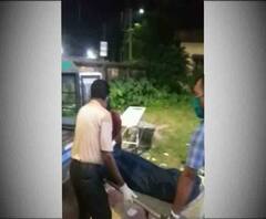 কোচবিহার: সংক্রমণ-শঙ্কায় ধারকাছে ঘেষলেন না কোনও স্বাস্থ্যকর্মী, করোনায় মৃত যুবকের দেহ অ্যাম্বুল্যান্সে তুললেন ডেপুটি ম্যাজিস্ট্রেট 