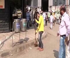 No Mask No Entry | मास्क नाही घातला? फिरवा झाडू! मास्क न लावल्यास आता झाडू मारण्याची शिक्षा