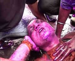 জলকামান থেকে রঙিন জল স্প্রে শুরু করায় অসুস্থ রাজু বন্দ্যোপাধ্যায় 