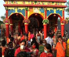 ইজেডসিসির পুজোয় ঢাকের তালে ধুনুচি নাচ অগ্নিমিত্রার, নিউটাউনে নিরঞ্জন, দেখুন ভিডিও 