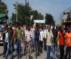 তৃণমূল করায় কাজ থেকে ছাঁটাই! উত্তাল নিউ জলপাইগুড়ি স্টেশন, তৃণমূল-বিজেপি সংঘর্ষে জখম ২