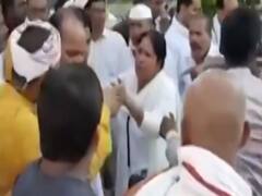 UP: BJP raises questions on Rahul-Priyanka over Deoria issue 