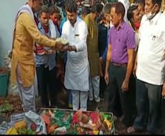 #Nanded सामाजिक न्यायमंत्री धनंजय मुंडेंकडून माहूर गडाच्या पहिल्या पायरीचे दर्शन, पायथ्याशी विधिवत पूजा