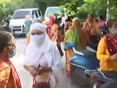 અમદાવાદના ઉસ્માનપુરા અર્બન હેલ્થ સેન્ટર પર શિક્ષકો એકત્ર થતા સોશિયલ ડિસ્ટન્સ ન જળવાયું