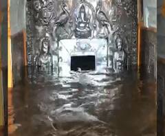 #MahaFloods कोल्हापुरातील नृसिंहवाडीच्या दत्त मंदिरात पाणी शिरलं, कृष्णा, पंचगंगेच्या पाणीपातळीत वाढ