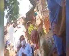 Hathras के पीड़ित परिवार को DM की धमकी, Video आया सामने| ABP Ganga