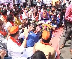 BJP Protest for Temple | पुण्यातील तांबडी जोगेश्वरी मंदिराबाहेर वाद्यांचा गजर करत आंदोलन