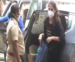 Rhea Chakraborty gets bail | नियम मोडून रियाचा पाठलाग केल्यास कारवाई अटळ : पोलीस