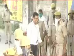 Hathras Case: पीड़िता के परिवार के आंसू पोछने में नाकाम SDM हंस रहे हैं 