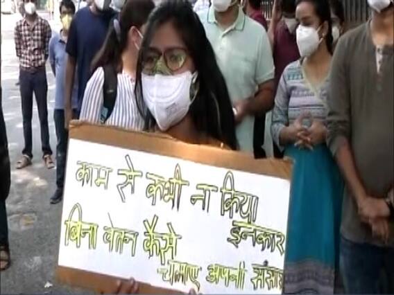 कोरोना काल में डॉक्टरों को 'देवदूत' बताने वाली सरकारें उन्हें सैलरी क्यों नहीं देती हैं? | घंटी बजाओ