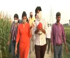 Hatras Case victim’s family | पीडितेच्या अस्थी नेण्यासाठी पीडितेचे कुटुंबीय झाले दाखल | ABP Majha