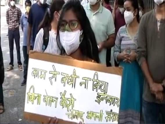 Doctors protest across nation for not getting salaries amid Covid crisis | Ghanti Bajao Full 