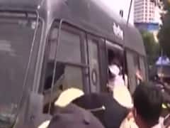 Maharashtra: कोरोना काल में मंदिर खोलने को लेकर BJP का प्रदर्शन