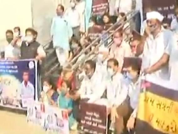 વડોદરા શહેર કોગ્રેસે ખેડૂતો અને મજૂર કાયદાને લઇને કર્યો વિરોધ, જુઓ વીડિયો