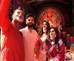 ঢাক বাজালেন সৃজিত, নাচের তালে পা মেলালেন নুসরত, মিথিলা, সুরুচি সঙ্ঘে জমজমাট মহাষ্টমী