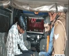 Greater Noida - शराब तस्करों और पुलिस में मुठभेड़