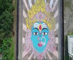 Solapur | दसऱ्यानिमित्त सोलापूरमध्ये साकारलं देवीचं भव्य रुप,रांगोळीतून महिला अत्याचाराविरोधात संदेश