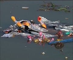 আনন্দ সকাল (২): করোনা-আবহে দূরত্ব বিধি মেনেই বিজয়ার কোলাকুলি, আজও চলবে বিসর্জন