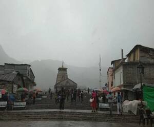 पहाड़ पर बदल गया मौसम, बर्फबारी की वजह से बढ़ी ठंड| Uttarakhand Prime |ABP Ganga